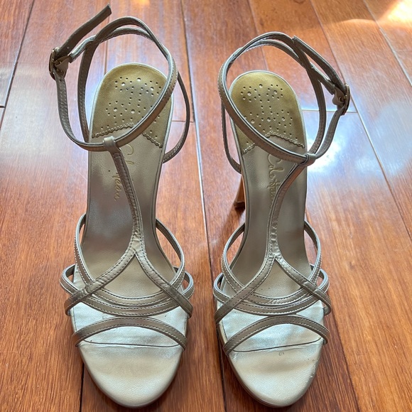 Size 8 Cole Haan 3” Heeled Gold Sandals with Nike Air Technology - Picture 6 of 6